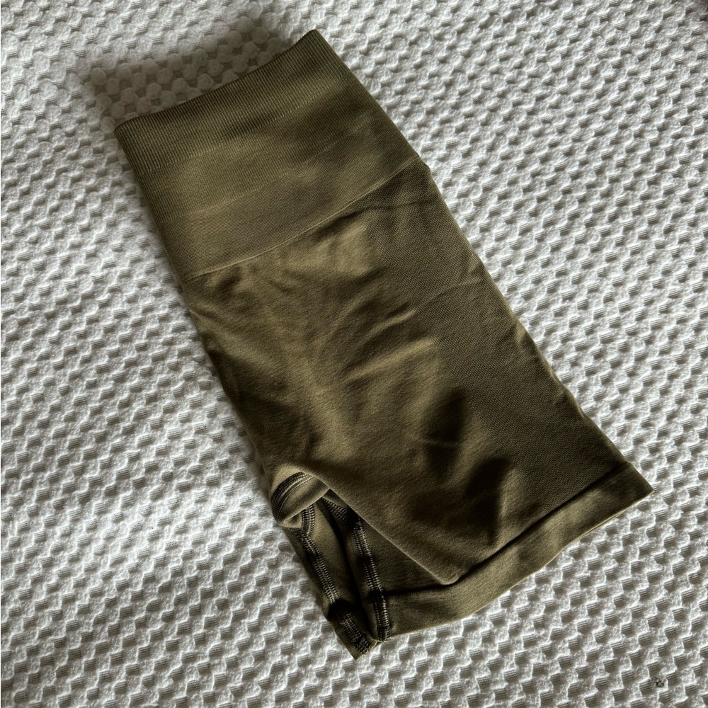 ALPHALETE AMPLIFY SHORT 4.5"